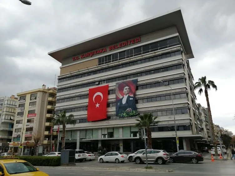 CHP’li Karşıyaka Belediyesi borç batağında! Maaşını alamayan personel bina önünde isyan etti
