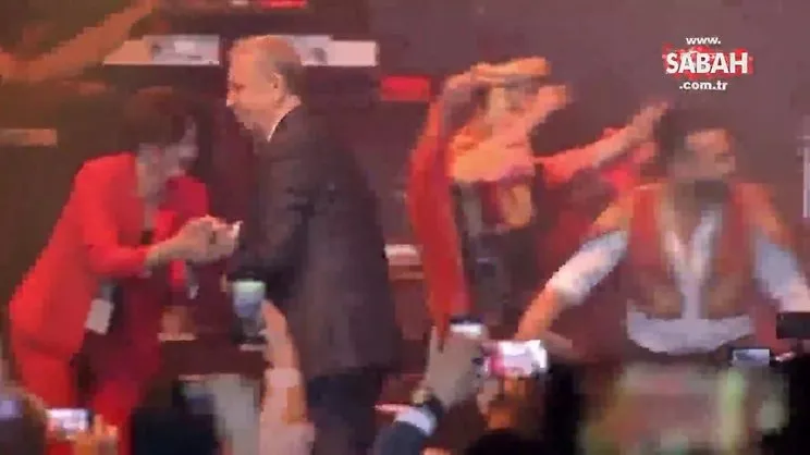 Özlem Gürses, Mansur Yavaş’ın önünde böyle eğildi, yandaşlığın kitabını yazdı! | Video
