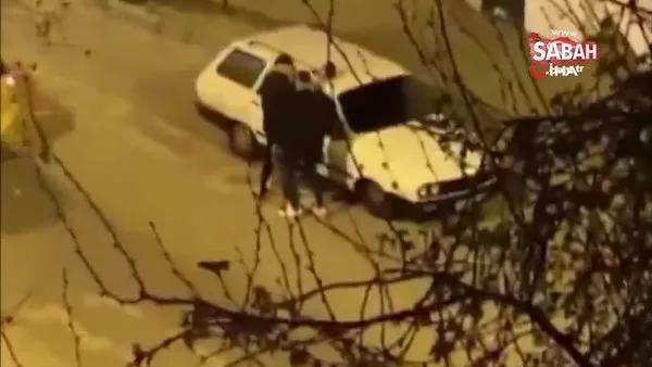 İzmir'de sokak ortasında kadına şiddet kamerada | Video