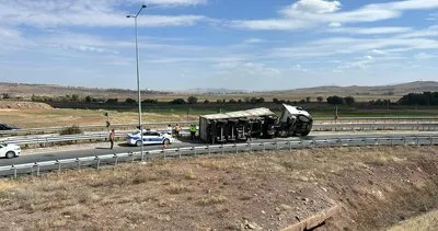 Sivas’ta mermer yüklü TIR devrildi #kayseri