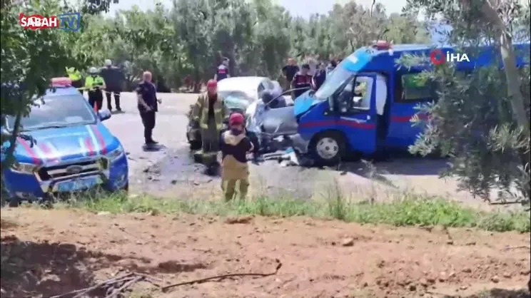 Hatalı sollama yapan otomobil jandarma ekibiyle çarpıştı: 1 ölü, 2 yaralı | Video