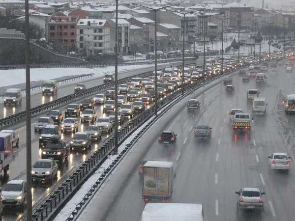 Karlı havada otomobil kullanma teknikleri