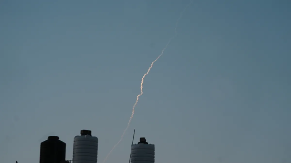 İsrail’de sirenler çaldı! İran’dan füze misillemesi İsrail’de sirenler çaldı! İran’dan füze misillemesi