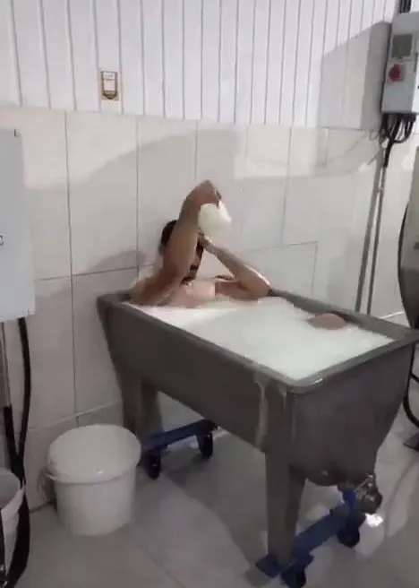 Son dakika haberleri: Süt banyosu yapan işçilerin avukatı konuştu! Rezalete ilişkin şaşkına çeviren açıklama