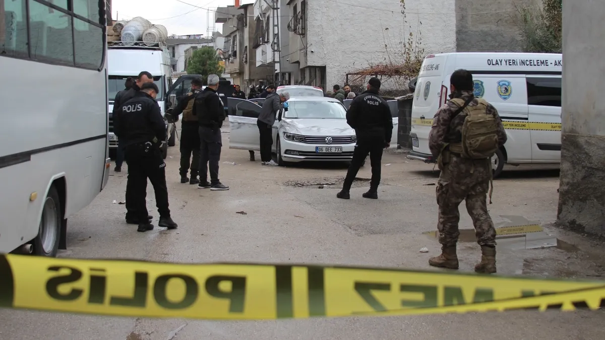 Husumetli iki grup çatıştı: 1 ölü, 5 yaralı Husumetli iki grup çatıştı: 1 ölü, 5 yaralı