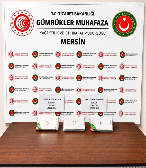 mersinde-zehir-tacirlerine-darbe-konteynerin-sogutucu-motoruna-kokain-gizlemisler-1786780657830.jpg