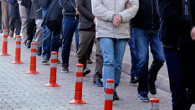 polisten-alici-kiliginda-uyusturucu-operasyonu-1781164969190.jpg