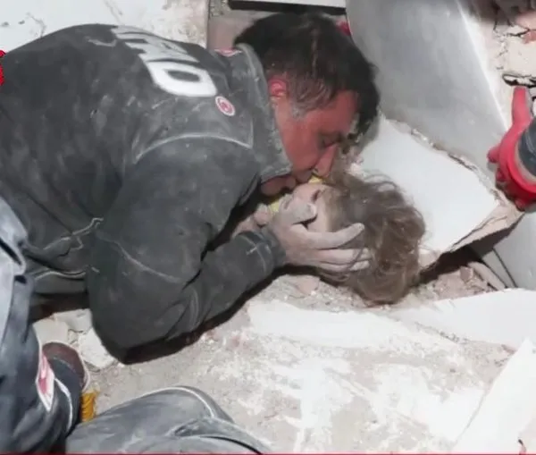 SON DAKİKA HABERİ İzmir�de yaşanan korkunç depremin SON DAKİKA HABERİ İzmir�de yaşanan korkunç depremin