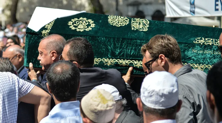 Şule Yüksel Şenler son yolculuğuna uğurlandı