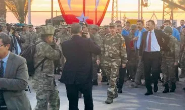 Başkomutan Recep Tayyip Erdoğan ve ünlü isimler Hatay’da kahraman askerlerimizle bir araya geldi