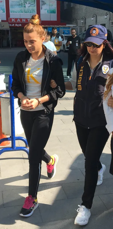 https www sabah com tr yasam 2019 07 22 kari kocanin yonettigi ceteye operasyon ele gecirilen para dudak ucuklatti