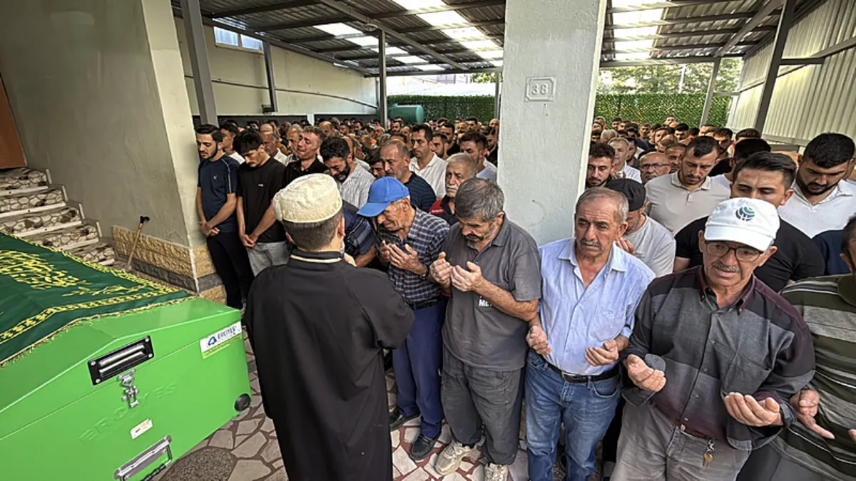 Karabük'te bıçaklı kavga: 1 kişi öldü, 1 kişi yaralandı Karabük'te bıçaklı kavga: 1 kişi öldü, 1 kişi yaralandı