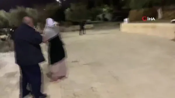 İşgalci İsrail polisi Mescid-i Aksa'da namaz kılan Müslümanlara saldırdı