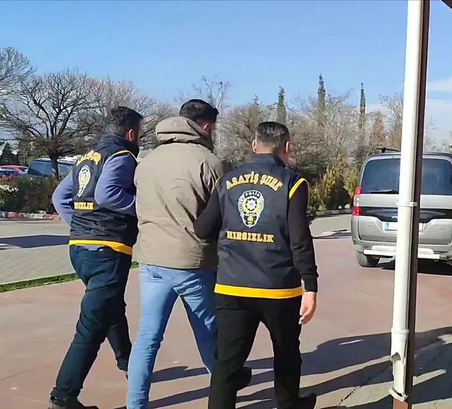 manisada-is-yeri-hirsizligi-5-kisi-tutuklandi-1767123875954.jpg