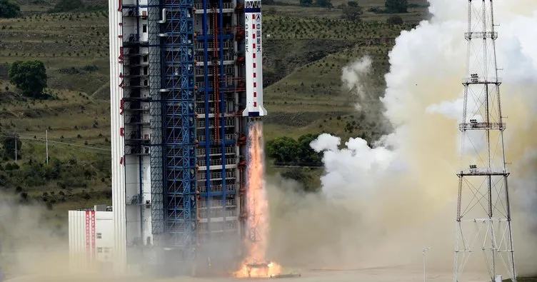 Çin’in uzaya gönderdiği uydunun iticileri kasabaya düştü