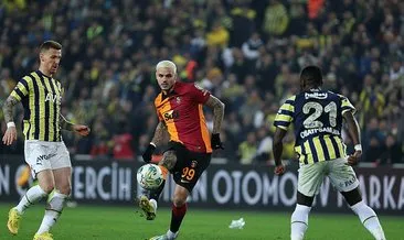 Fenerbahçe-Galatasaray maçlarında kartlar havada uçuşuyor