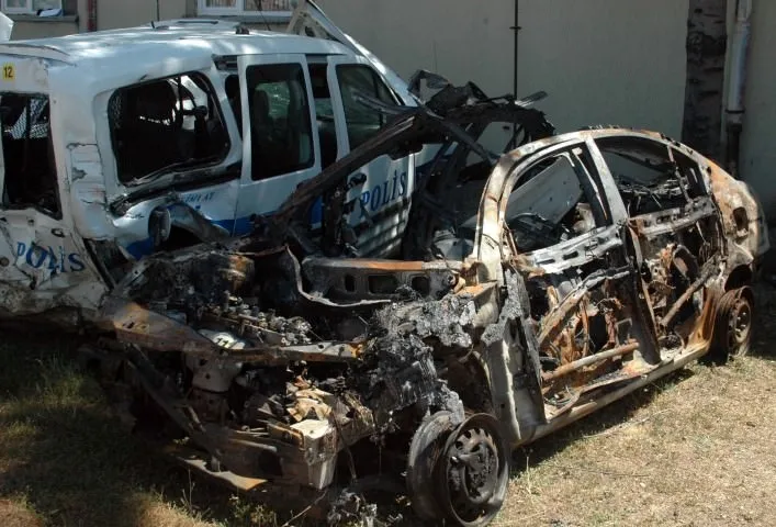 FETÖ'cü hainler 15 Temmuz gecesi polis araçlarını bu hale getirdi