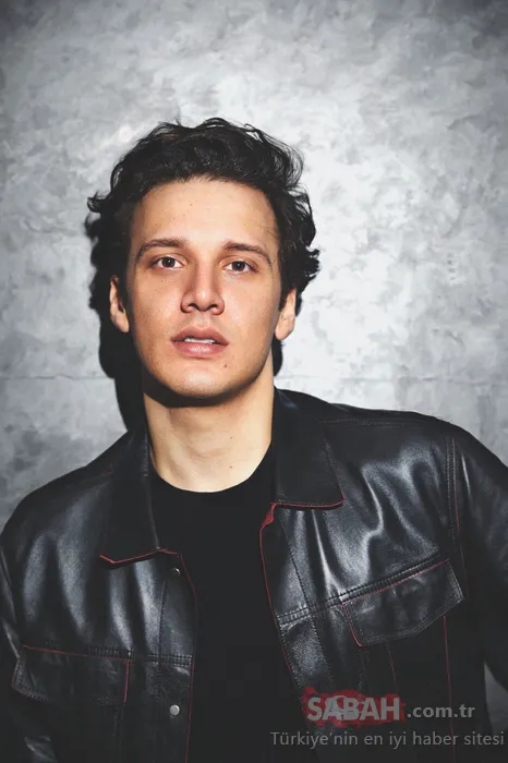 Şarkıcı Edis köyünün sokaklarında traktör kullandı! Memleketlisinden Edis’e Ne iyi ettin de geldin