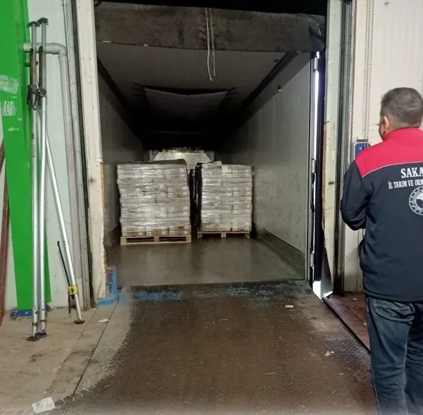 depoya-baskin-yapildi-32-ton-tarihi-gecmis-tavuk-eti-ele-gecirildi-1775925132703.jpg