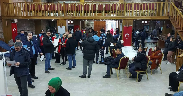 Türkiye tek yürek oldu! Deprem bölgesi için kan seferberliği: Kızılay’a akın ettiler