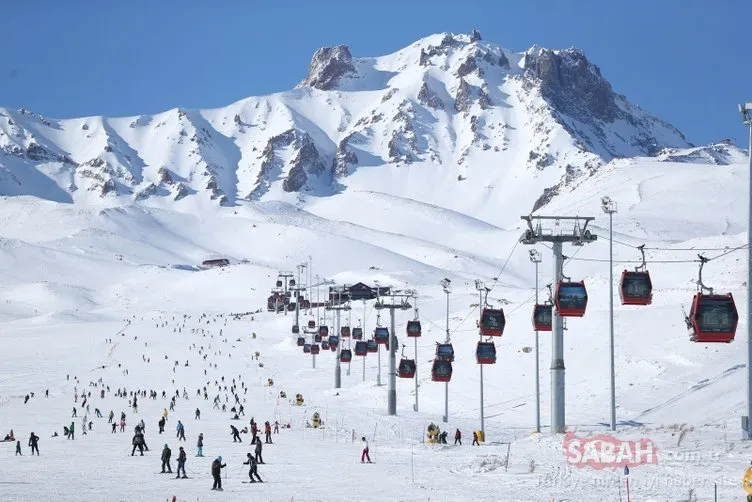 Erciyes’te güneşli havada kayak keyfi
