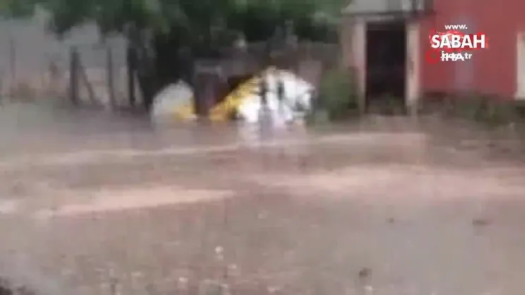 Bayramın birinci günü sağanak yağış sele sebep oldu | Video