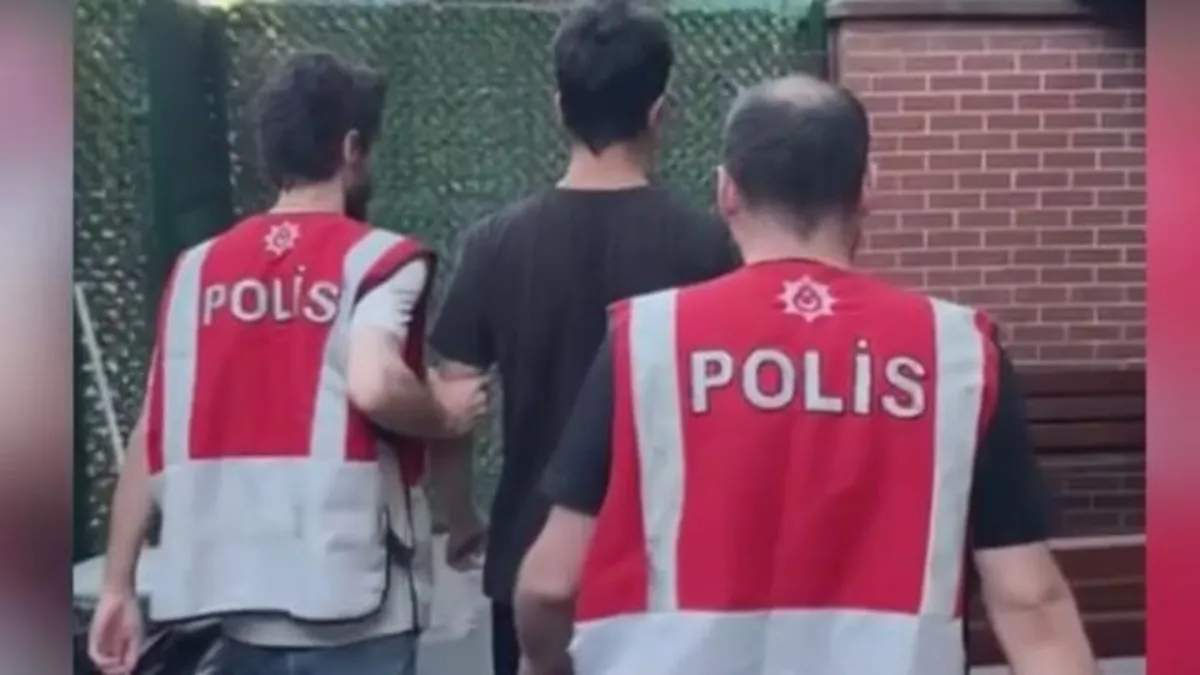 Namaz kılanlara küfür etti ‘mizah’ dedi