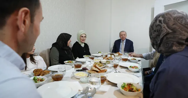 baskan-erdogan-vatandasin-evinde-iftar-yapti-1741109761158.jpg