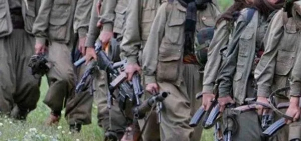 son-dakika-haberi-teror-orgutu-pkkda-buyuk-panik-1-yil-boyunca-gizlenmis-teslim-olan-terorist-tek-tek-itiraf-e-1657628659803.jpg SON DAKİKA HABERİ | Terör örgütü PKK'da büyük panik: 1 yıl boyunca gizlenmiş! Teslim olan terörist tek tek itiraf etti...