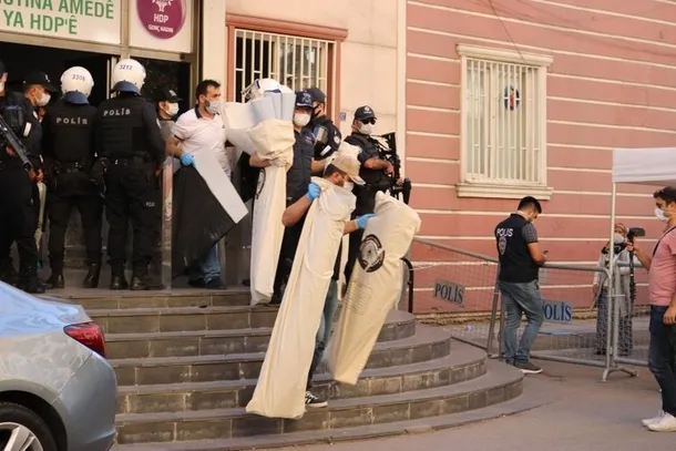 SON DAKİKA... HDP binasından PKK’nın kaçırdığı çocukların bilgileri olan ajanda çıktı