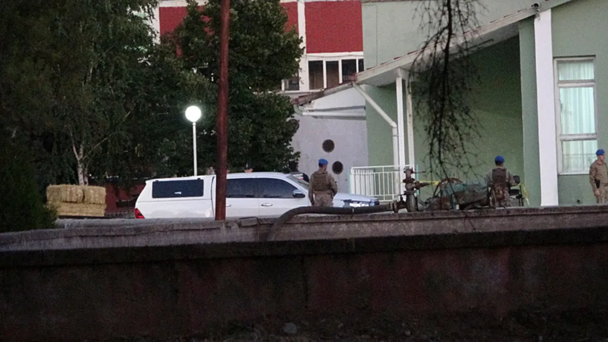 Kastamonu'da silahlı kavga! Yaralılar var Kastamonu'da silahlı kavga! Yaralılar var