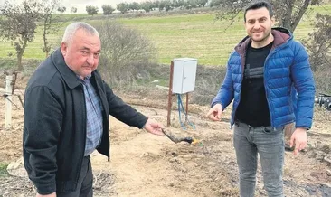 Üzüm bağında su ararken petrol buldu
