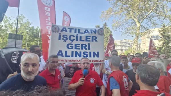 izmir-buyuksehir-belediye-meclis-toplantisi-oncesi-arbede-1752510476743.jpg