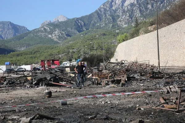 antalya-balikci-barinaginda-yangin-1787996457340.jpg