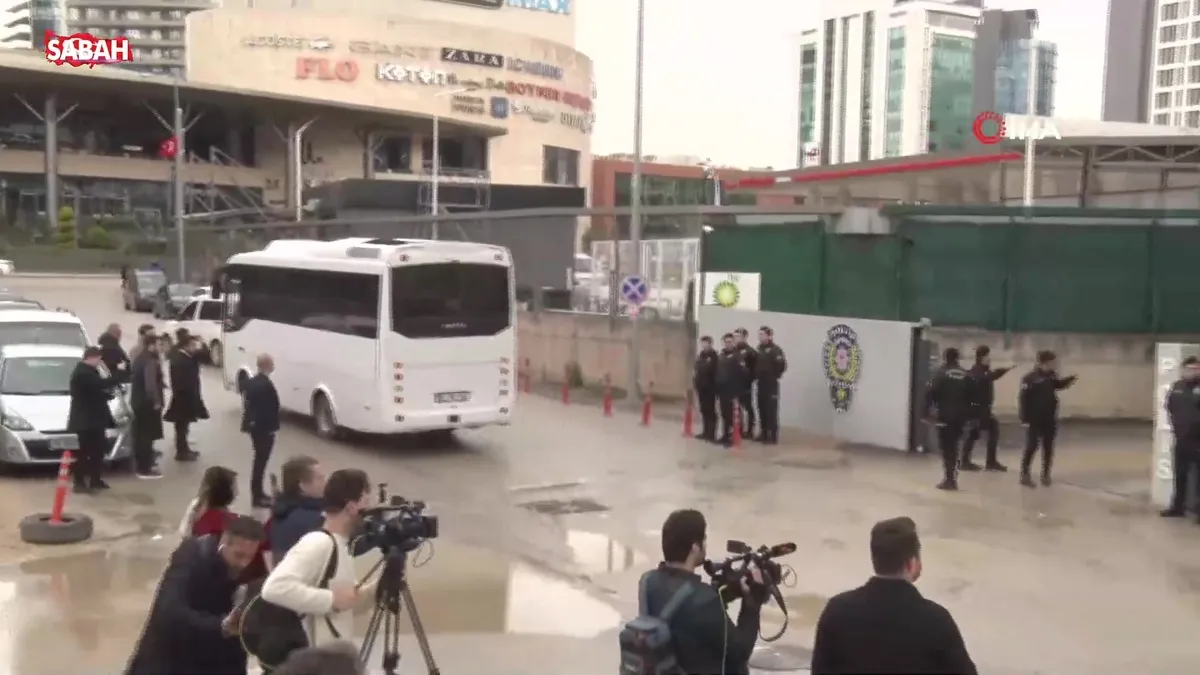 Bursa Büyükşehir Belediye Başkanı Bozbey ve 56 kişi adliyeye sevk edildi | Video videosunu izle Bursa Büyükşehir Belediye Başkanı Bozbey ve 56 kişi adliyeye sevk edildi | Video videosunu izle