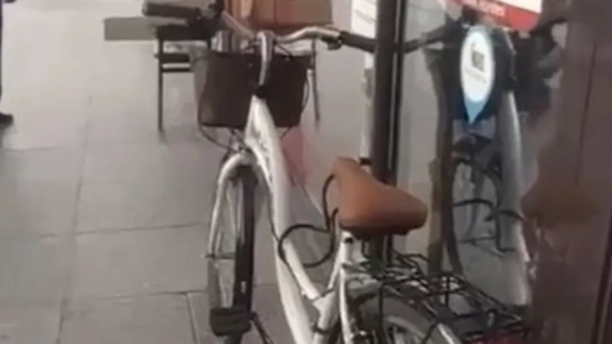 Rize'de banka kapısına bisiklet kilidi takıldı, personel mahsur kaldı