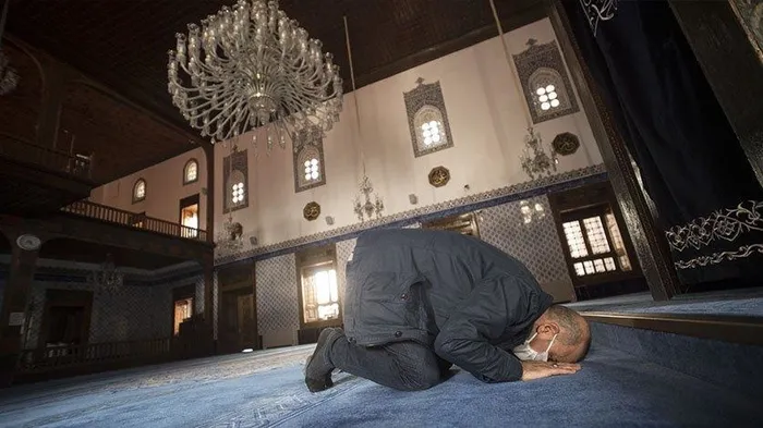 bayrami-namazi-var-mi-yasak-mi-bayram-namazi-camilerde-kilinacak-mi-1620748675320.jpg