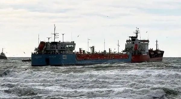 bakirkoy-aciklarinda-iki-tanker-firtina-nedeniyle-birbirine-temas-etti-1767125483862.jpg