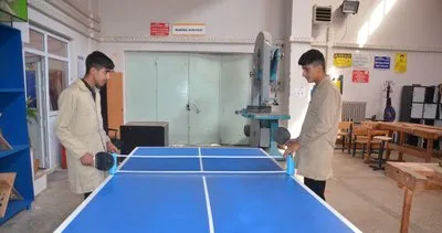 Muş’ta köy okullarının masa tenislerini meslek lisesi öğrencileri üretiyor