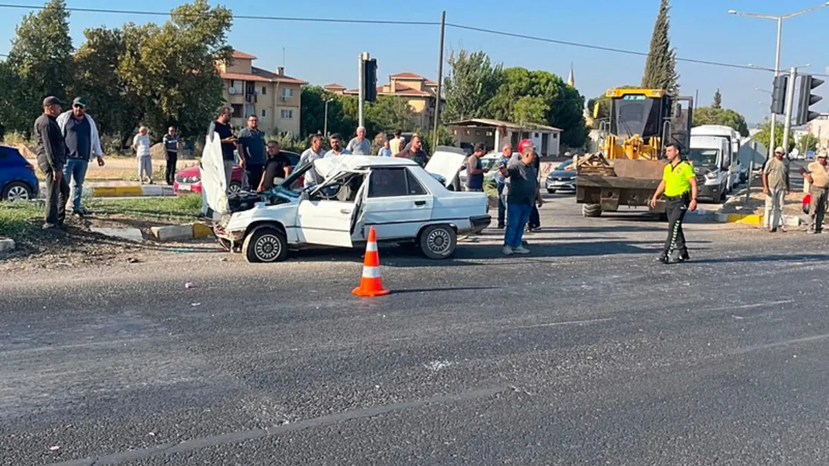 Manisa’da otomobil ile motosiklet çarpıştı: 4 yaralı