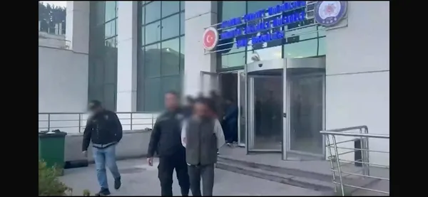 kadikoyde-sifreli-zehir-agi-ince-ince-islenen-operasyonla-boyle-cozuldu-1777797612382.jpg