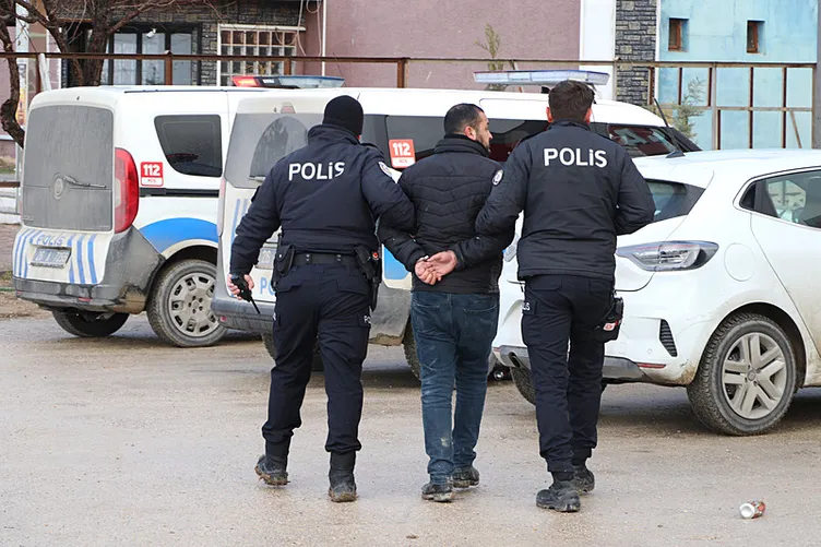Eğlence mekanında ortalık karıştı: Polisleri gizlice izlerken yakalandı!