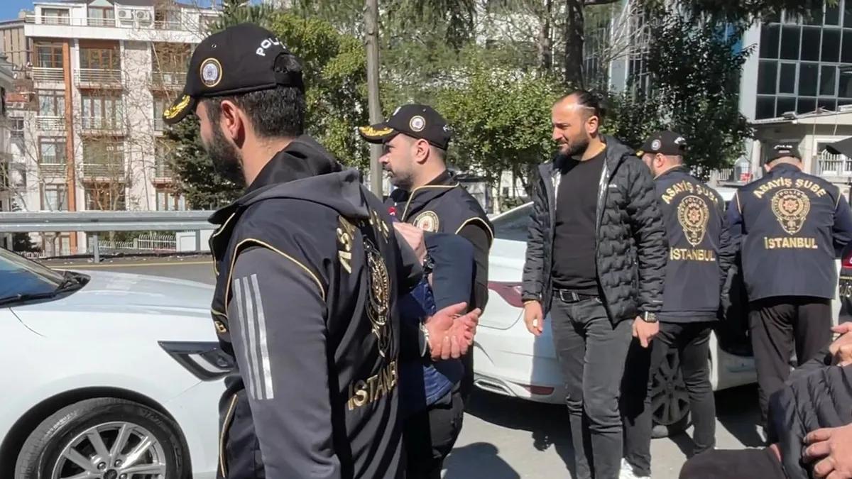 Kan donduran cinayet! Katil zanlısı konteynırda yakalanmıştı: Şüpheli koca adliyeye sevk edildi Kan donduran cinayet! Katil zanlısı konteynırda yakalanmıştı: Şüpheli koca adliyeye sevk edildi