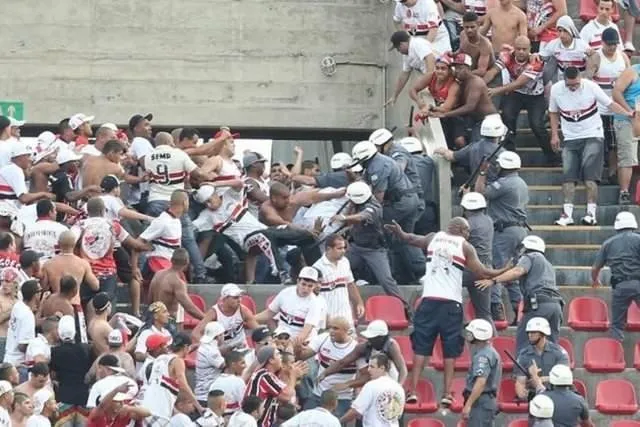 Atletica Paranaense - Vasco de Gama maçında olaylar çıktı