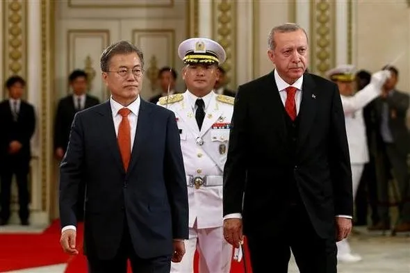 İstiklal Marşı okunurken Güney Kore lideri asker selamı verdi