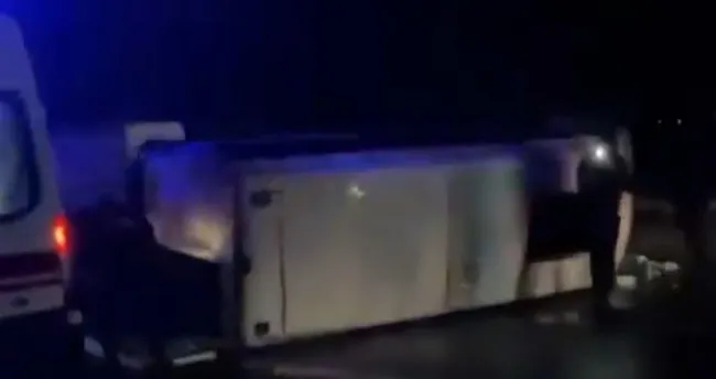 Diyarbakır’da yolcu minibüsü takla attı: 14 yaralı Diyarbakır’da yolcu minibüsü takla attı: 14 yaralı