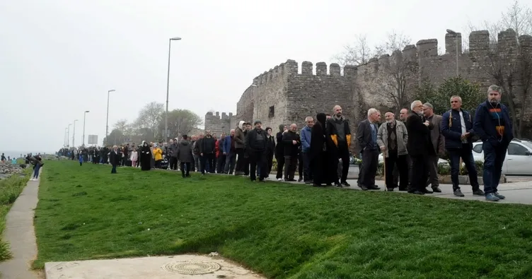 TCG Anadolu büyük rağbette... 7’den 70’e TCG Anadolu’ya koştular