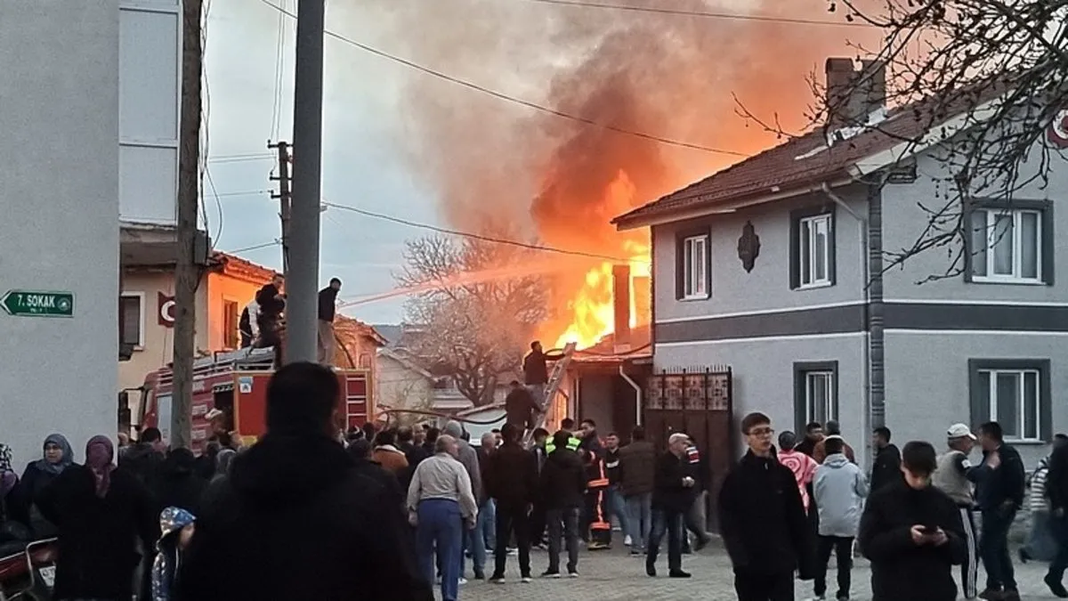 Kütahya’da yangın paniği: Ev kullanılamaz hale geldi