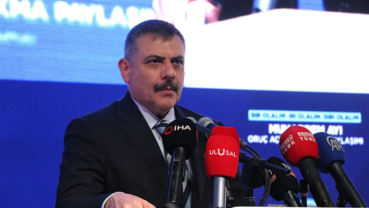 İçişleri Bakanı Mustafa Çiftçi bir etkinlikte konuşma yaparken