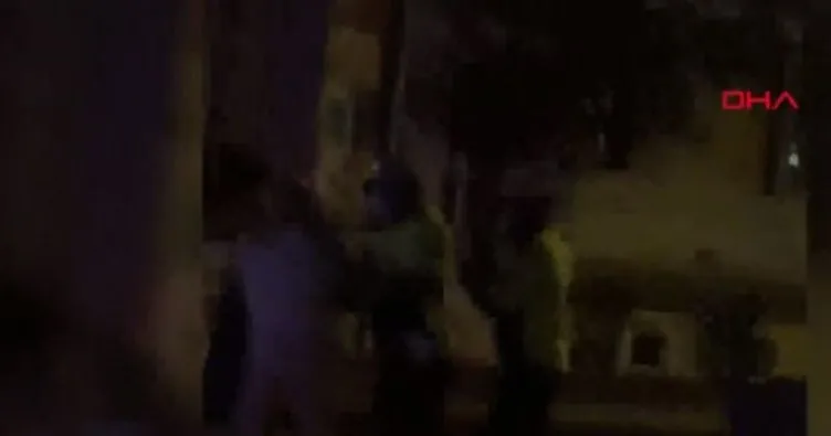 Kadıköy’de alkollü sürücü yüzünü tırmaladığı polise bardak fırlattı; o anlar kamerada